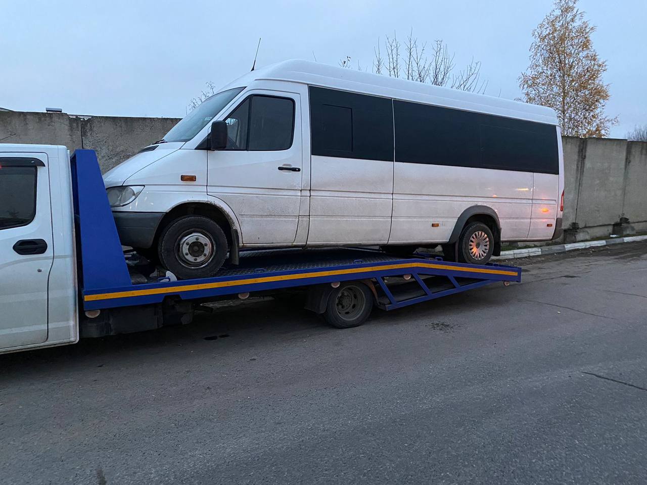 Эвакуатор в работе